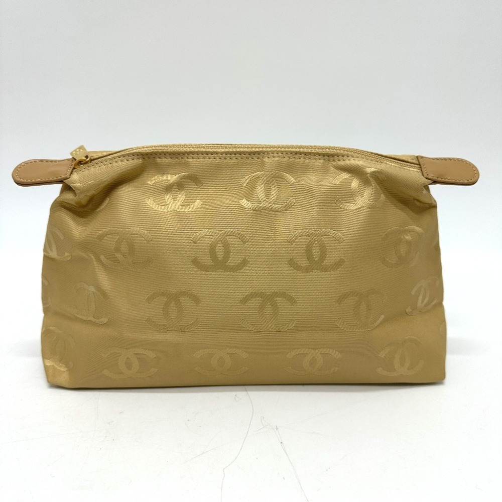 CHANEL Cream Tote Bag - Picture 11 of 15